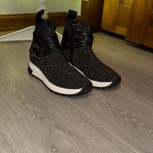 DKNY Women's Black and White Knit Sneakers